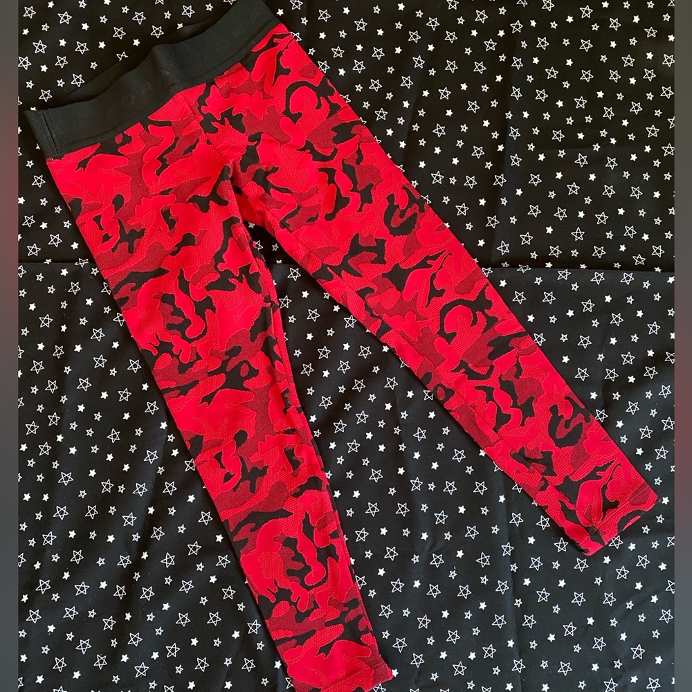 Koral red camouflage 3/4 length athleisure legging, xs